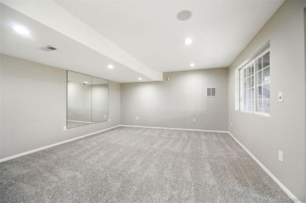 Empty room, Interior, Recessed Lighting