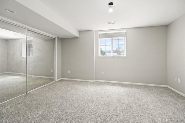 Empty room, Interior