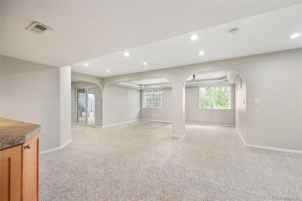 Empty room, Interior, Recessed Lighting
