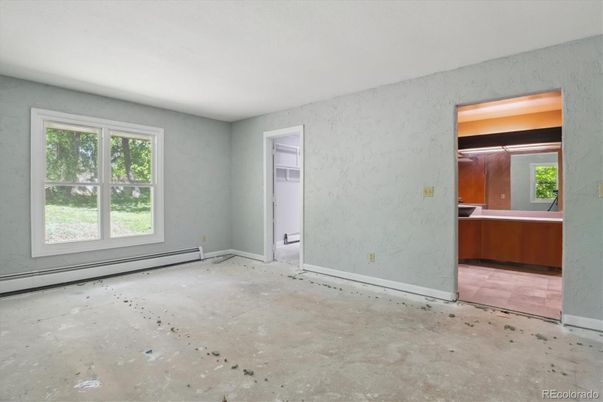Empty room, Interior