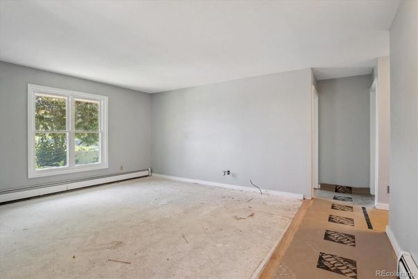 Empty room, Interior