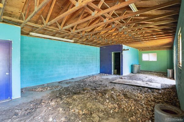 Empty room, Interior, Wooden Beams, Wooden Ceilings