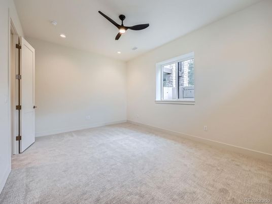 Empty room, Interior, Recessed Lighting