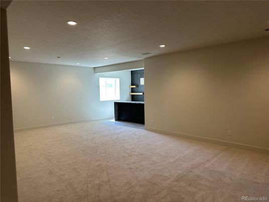 Empty room, Interior, Recessed Lighting
