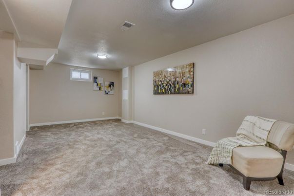 Empty room, Interior