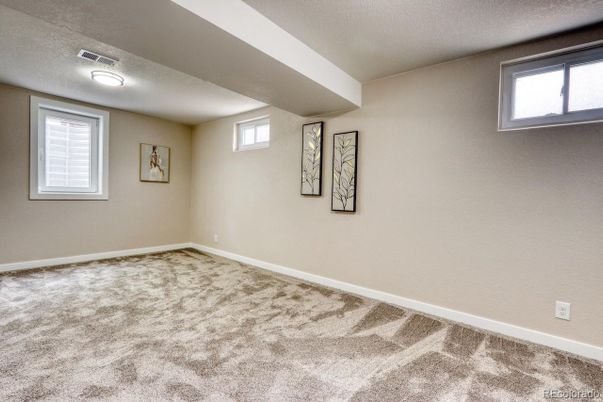 Empty room, Interior