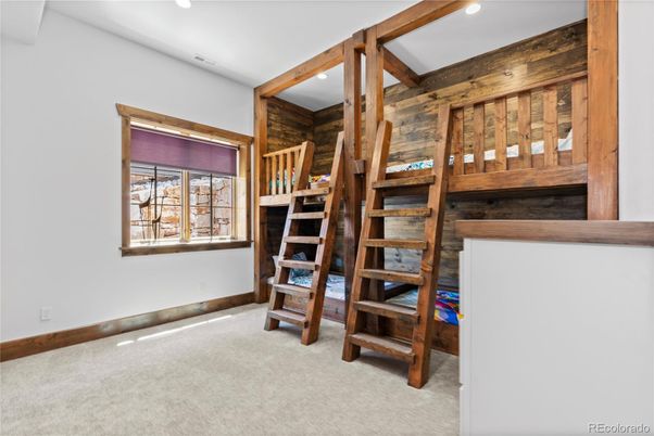 Empty room, Interior, Recessed Lighting, Wooden Walls