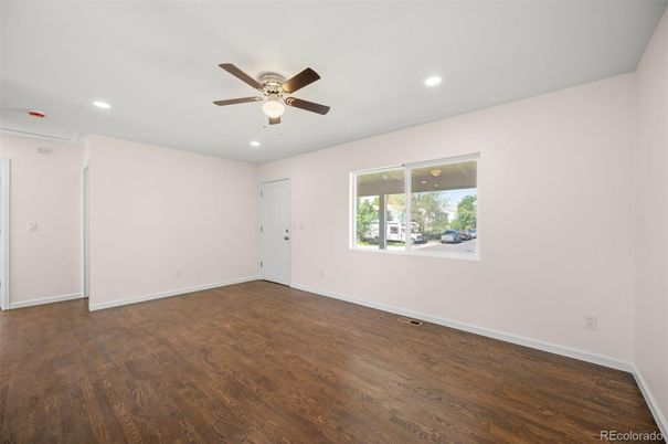Empty room, Interior, Recessed Lighting, Wood Texture Flooring