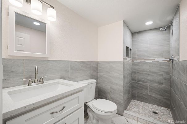 Bathroom, Interior, Recessed Lighting