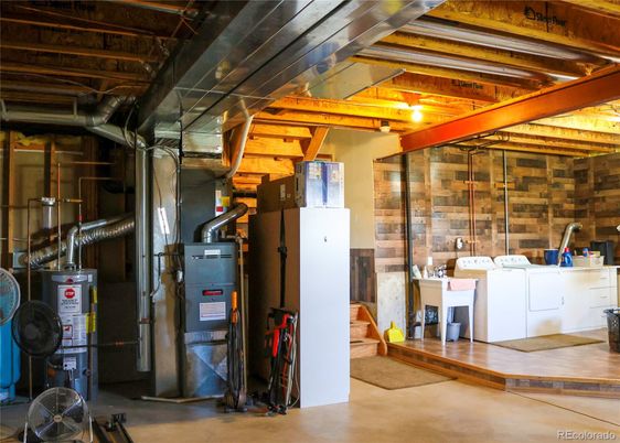 Interior, Washer, Wooden Beams