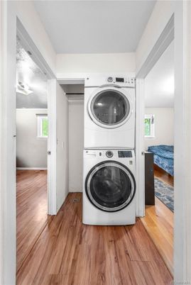 Interior, Utility Closets, Washer, Wood Texture Flooring