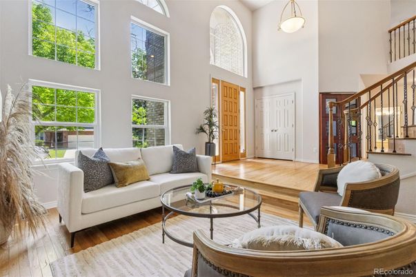 Interior, Living room, Pendant Lights, Wood Texture Flooring