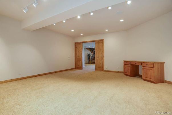 Empty room, Interior, Recessed Lighting
