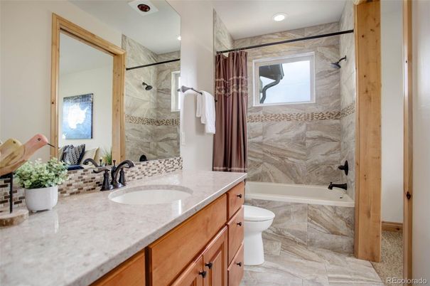 Bathroom, Interior, Marble, Marble Walls, Recessed Lighting