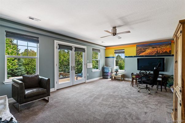 Home Office, Interior