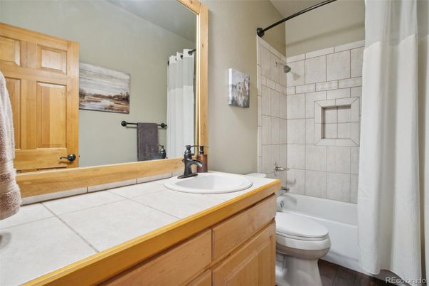 Bathroom, Interior, Tile Countertops