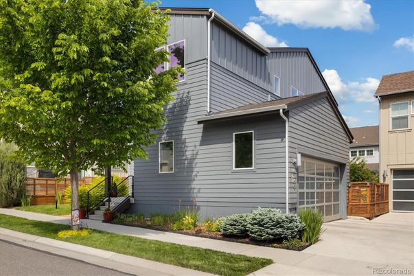 Attached, Exterior, Facade, None