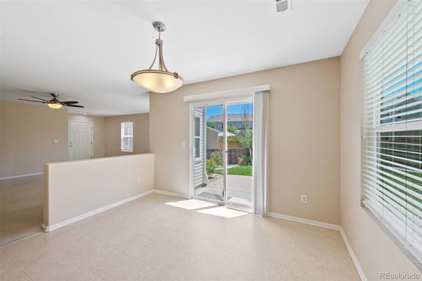 Empty room, Interior, Pendant Lights