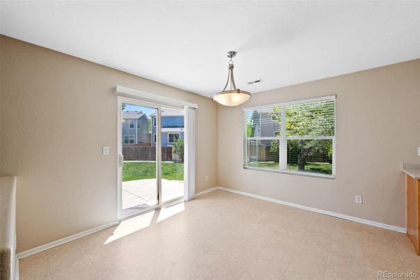 Empty room, Interior, Pendant Lights