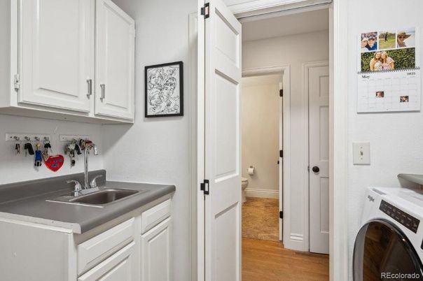 Interior, Washer, Wood Texture Flooring
