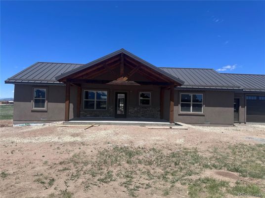 Exterior, Facade, Ranch
