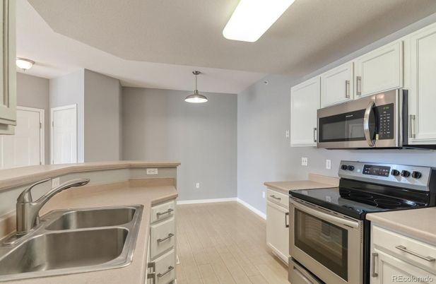 Interior, Kitchen, Pendant Lights, Wood Texture Flooring