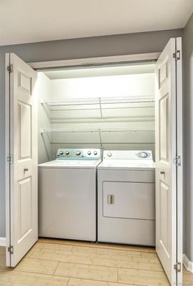 Interior, Utility Closets, Washer, Wood Texture Flooring