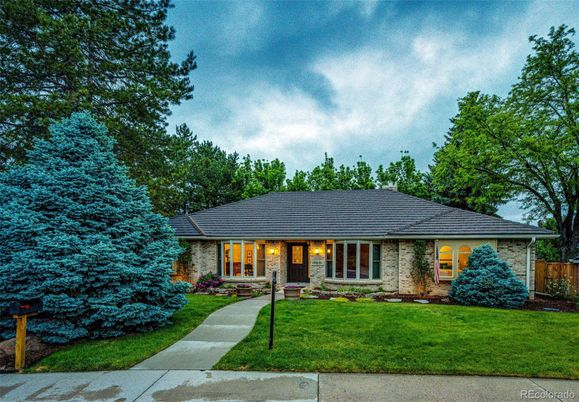 Exterior, Facade, Ranch