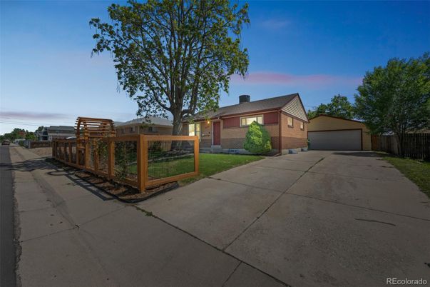Detached Garage, Exterior