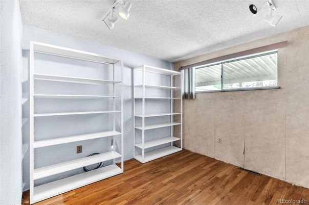 Interior, Walk-in Closets, Wood Texture Flooring