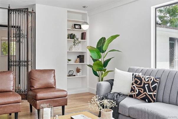 Interior, Pendant Lights, Wood Texture Flooring
