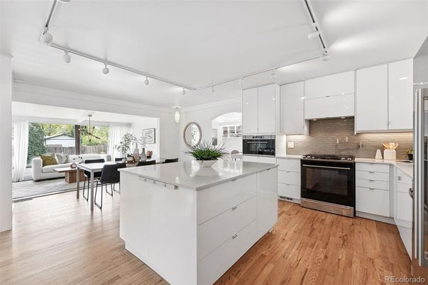 Dining room, Interior, Kitchen, Stainless Steel Appliances, Wood Texture Flooring