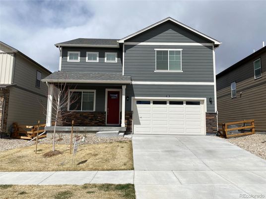 Attached, Exterior, Facade, American Craftsman