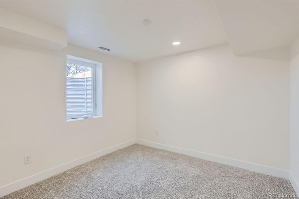 Empty room, Interior, Recessed Lighting