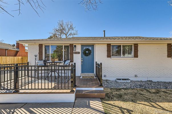 Exterior, Facade, Ranch