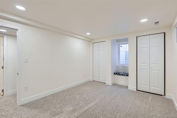 Empty room, Interior, Recessed Lighting