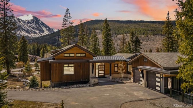 Attached, Exterior, Facade, Log Home