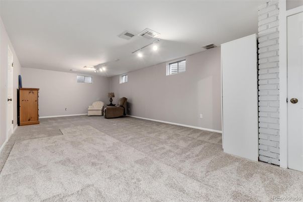 Empty room, Interior