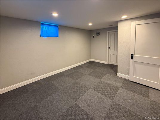 Empty room, Interior, Recessed Lighting