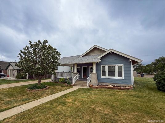 Backyard, Exterior, Facade, Ranch