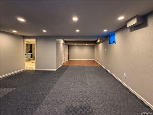Empty room, Interior, Recessed Lighting