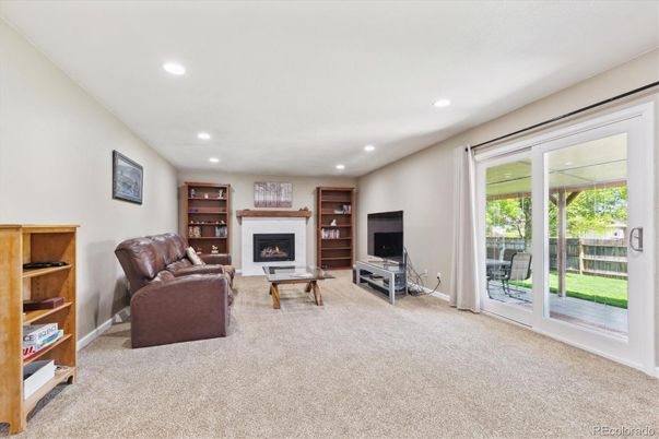 Fireplace, Interior, Living room, Recessed Lighting
