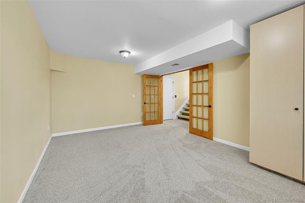 Empty room, Interior
