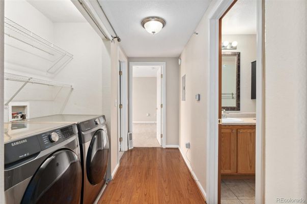 Interior, Utility Closets, Washer, Wood Texture Flooring