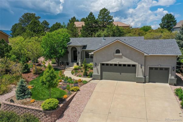 Attached, Exterior, Facade, Ranch