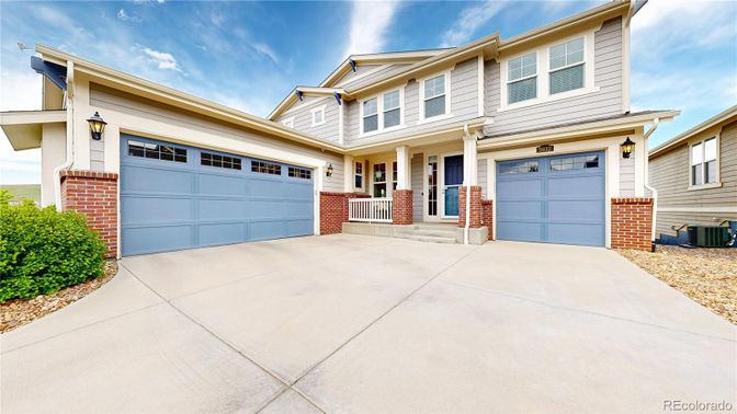 Attached, Exterior, Facade, American Craftsman
