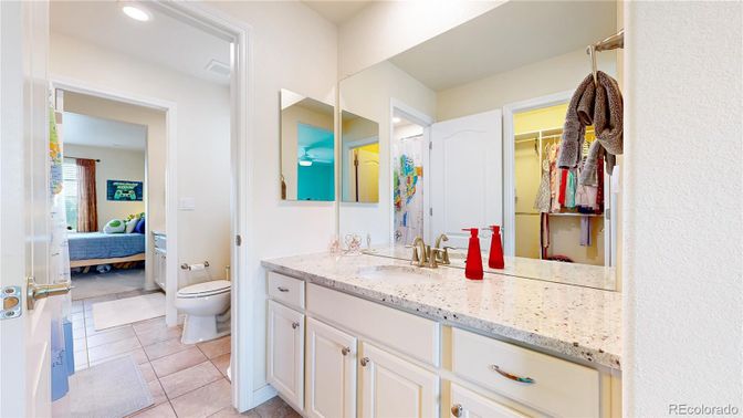 Bathroom, Dual Sink Vanities, Interior, Recessed Lighting