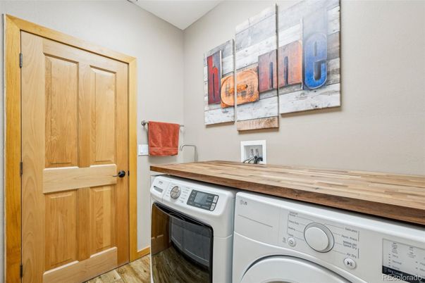 Interior, Washer, Wood Texture Flooring