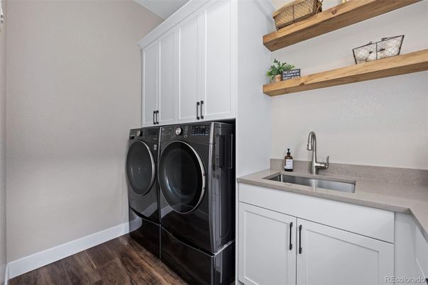 Interior, Washer, Wood Texture Flooring