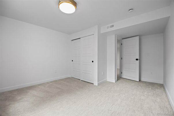 Empty room, Interior